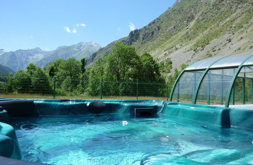 La Chapelle-en-Valgodemard Ski Chalet | 77m2 apartment, 7/9 people in a chalet, 3 bedrooms, swimming pool, jacuzzi