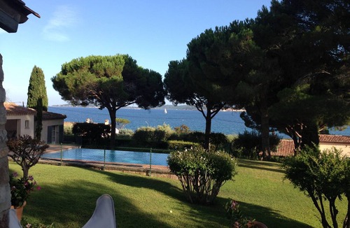 Guerrevieille House | A beautiful family home overlooking St. Tropez and 300 meters from the beach.