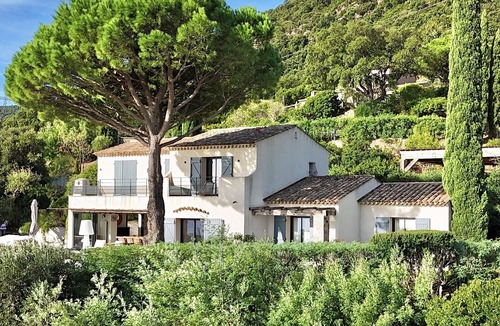 Cavalaire-sur-Mer Villa | A breathtaking view ! Discover Villa "The View"