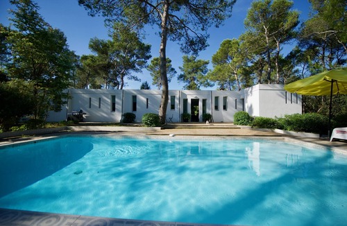 Montferrier-sur-Lez Villa | A CALIFORNIAN IN A PARK of 6000m2