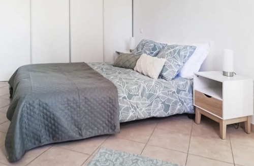 Saint-Martin-de-Crau Apartment | A charming apartment with separate entrance at the foot of the Alpille and at the gates of the Camar