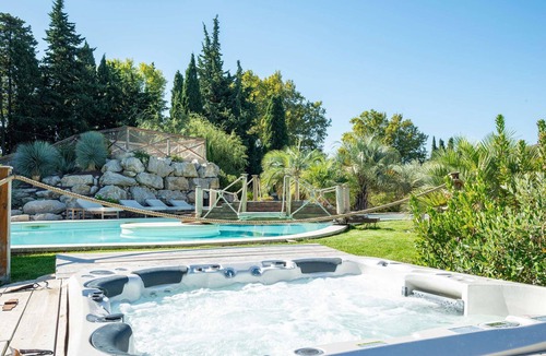 Orgon House | A comfortable property enjoying a view of the Alpilles mountain range - Sleeps 10