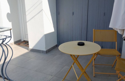 Le Cres House | A cozy home with a yard near downtown, in a quiet neighborhood. 5 minutes from the lake, 8 minutes from the tram