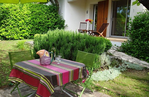Aix-en-Provence Villa | A haven of freshness in Aix. Villa-Apartment 10 minutes from the historic center
