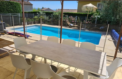 Aix-en-Provence Villa | A pleasant, air-conditioned villa with a pool near downtown Aix-en-Provence