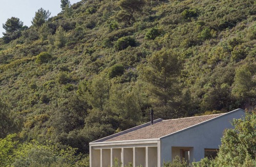 Simiane-Collongue House | A quiet home, between Provence and the Calanques