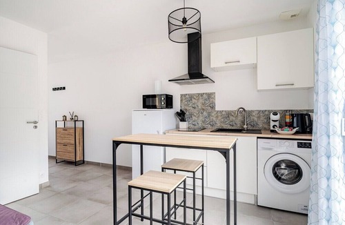 Martigues House | A relaxing break in the countryside, 5 minutes from the sea