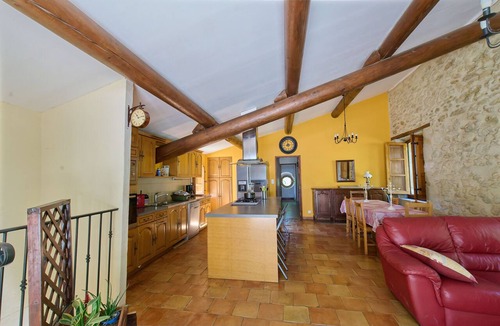Lambesc House | A renovated Provençal farmhouse in the countryside, 1.5 km from downtown.