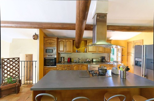 Lambesc House | A renovated Provençal farmhouse in the countryside, 1.5 km from downtown.