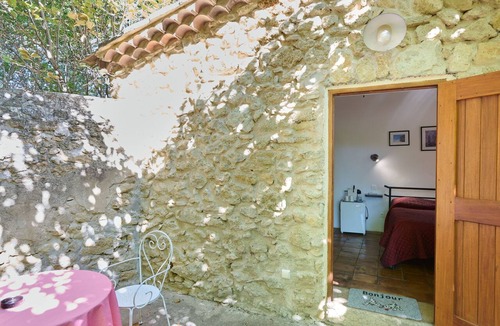 Lambesc House | A renovated Provençal farmhouse in the countryside, 1.5 km from downtown.