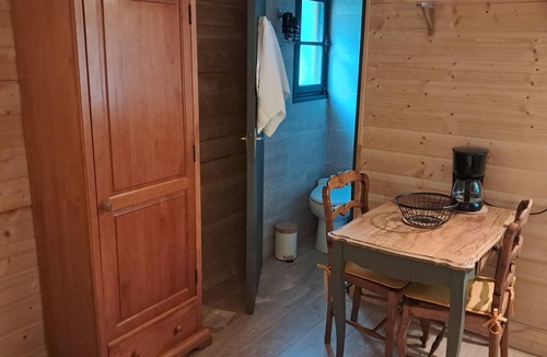 Saint-Auban Ski Chalet | A small cabin in the meadow