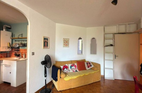 Beaux Arts-Boutonnet Apartment | A small, green oasis of peace spanning 80 square meters in Montpellier, Boutonnet
