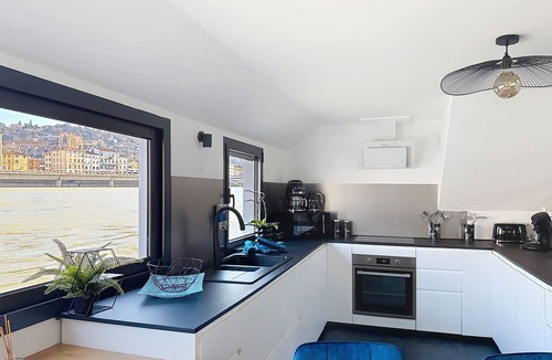 Vienne Boat Rental | A Stay on an Exceptional Houseboat: “Sur l'eau—Chill and Dream”