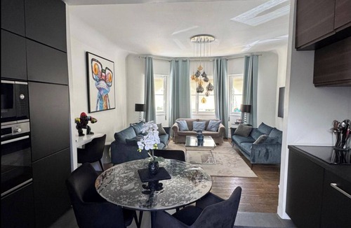 California - Pezou House | A typical Cannes townhouse, 450 meters from the Croisette