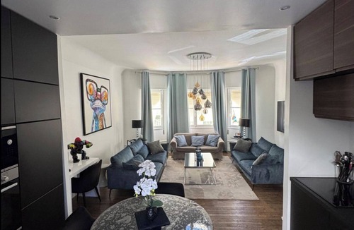 California - Pezou House | A typical Cannes townhouse, 450 meters from the Croisette