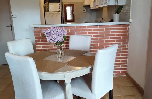 Le Barroux Apartment | Accommodation with terraces and swimming pool in the center of the village of Le Barroux