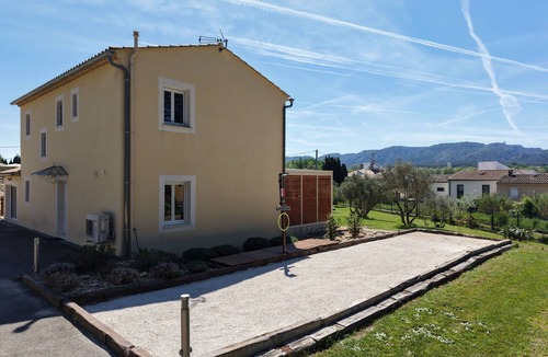 St.-Remy-de-Provence Villa | Air-conditioned villa heated pool Alpilles view St-Rémy