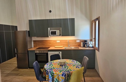 Saint-Jean-de-Bueges Apartment | Air-conditioned cottage Les Muriers De Rose