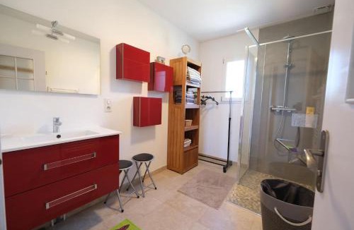 Saint-Saturnin-les-Apt Villa | Air-conditioned house in the Luberon with heated swimming pool in Saint Saturnin les Apt - 8 people.