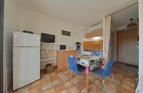 Les Bormettes Apartment | Air-conditioned studio with balcony in La Londe-les-Maures, parking included