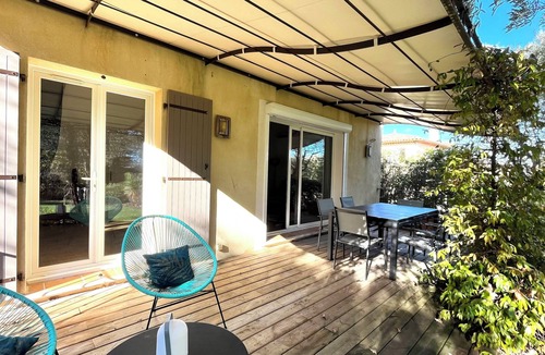 Saint-Paul-en-Foret Villa | Air-conditioned Villa Les Oliviers with private pool & office in Saint-Paul-en-Forêt
