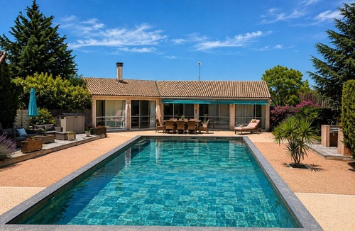 Marsillargues House | Air-conditioned gîte with swimming pool 12x6 m, terrace and barbecue near beaches
