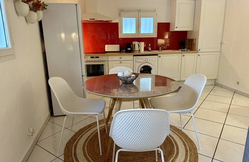 Boulouris-sur-Mer Apartment | Air-conditioned ground-floor villa with WiFi close to the sea and shops private parking