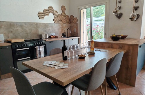 Orange House | Air-conditioned house in a 19th-century country estate with a private pool