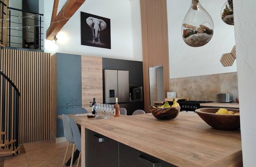 Orange House | Air-conditioned house in a 19th-century country estate with a private pool