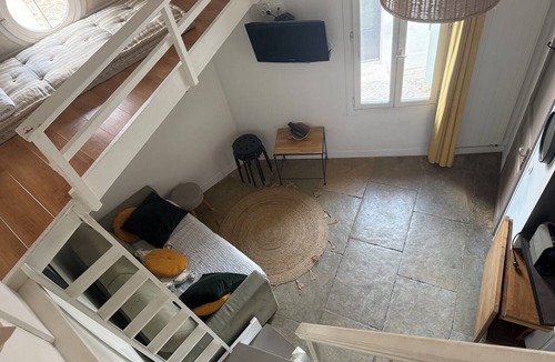 Mudaison Apartment | Air-Conditioned Loft-Style Apartment