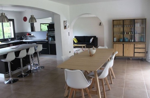 Entrechaux House | Air-conditioned Provencal family home with heated swimming pool