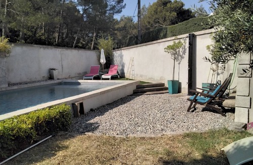 Barbentane House | Air-conditioned villa on edge of forest, 15 minutes from Avignon, heated pool.