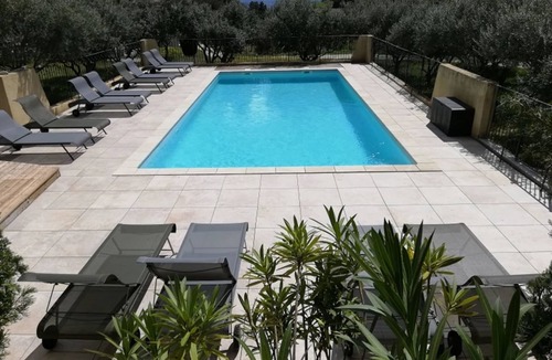 Le Barroux House | Air-Conditioned Villa Figuière (2 bedrooms and living room with kitchen)