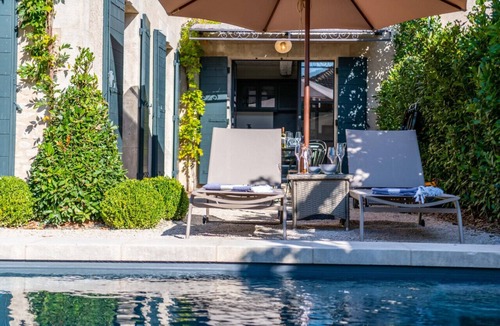 Eygalieres Villa | All commodities in this charming villa with private heated pool and inmaculate french style garden and outdoor spaces