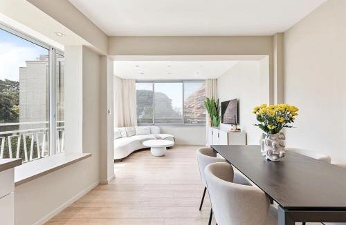 Cannes Apartment | Amazing 2 Bedroom Cannes Apartment Behind Martinez Hotel