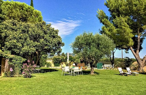 Violes House | Amazing home in Viols with 4 Bedrooms, WiFi and Outdoor swimming pool