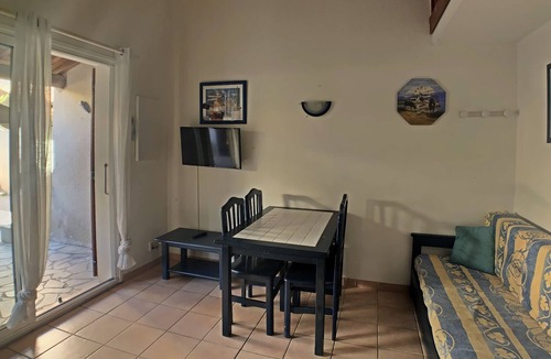 Saintes-Maries-de-la-Mer Apartment | APARTMENT FOR 6 PEOPLE IN RESIDENCE WITH SWIMMING POOL MAS DES MANADIERS
