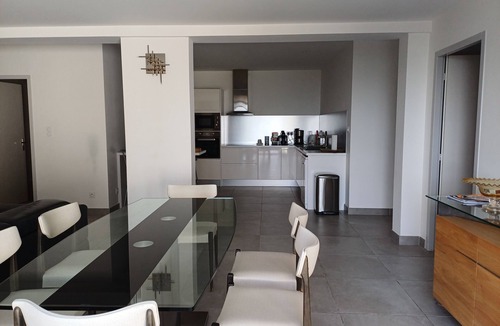Carqueiranne Apartment | Apartment 110m2 5 min walk from the beach, sea view