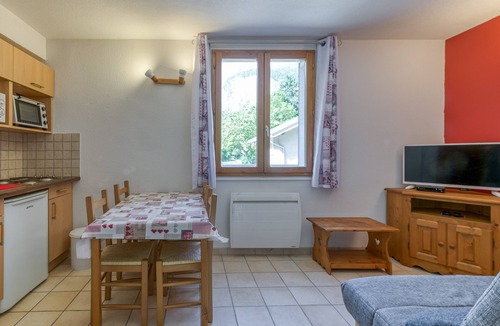 Le Bourg-d'Oisans Apartment | Apartment 'A1 Renard' with Mountain View, Shared Garden and Wi-Fi