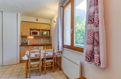 Le Bourg-d'Oisans Apartment | Apartment 'A1 Renard' with Mountain View, Shared Garden and Wi-Fi