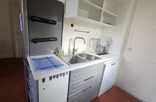 Gardanne Apartment | Apartment-Apartment-Ensuite with bath and shower-Countryside view