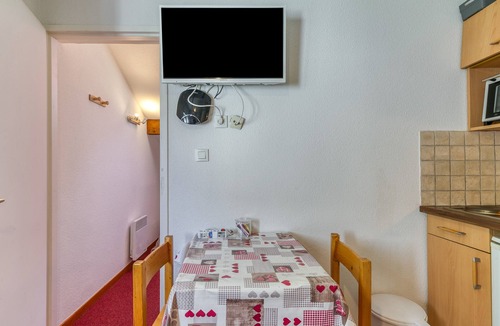 Le Bourg-d'Oisans Apartment | Apartment 'B3 Chamois' with Mountain View, Shared Garden and Wi-Fi
