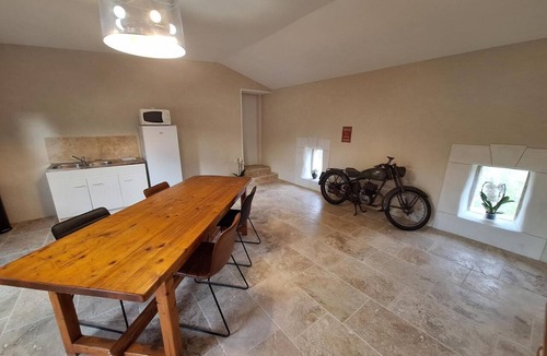 Suze-la-Rousse Apartment | Apartment 'Chez Vero & David - Piscine' with Private Pool, Wi-Fi and Air Conditioning