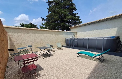 Suze-la-Rousse Apartment | Apartment 'Chez Vero & David - Piscine' with Private Pool, Wi-Fi and Air Conditioning