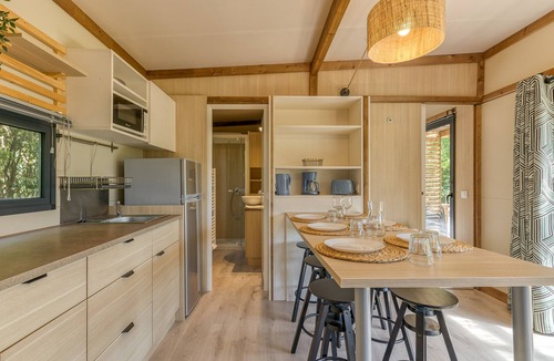 Vaulnaveys-le-Bas RV Rental | Apartment 'Columbia 43B' with Mountain View, Wi-Fi and Air Conditioning