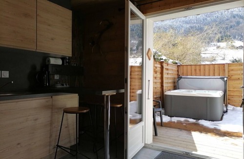 Thones Apartment | Apartment DAHU Domaine du Fraizier Thônes private jacuzzi annecy and shops