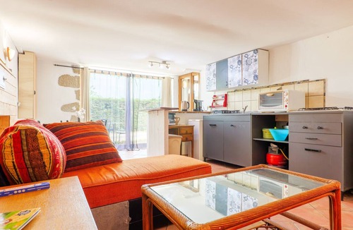 Aubenas Apartment | Apartment 'De Charme En Ardèche' with Private Garden and Wi-Fi
