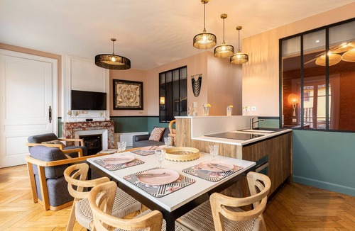 Old Lyon Apartment | Apartment-Ensuite with Shower-Les toits du Vieux Lyon