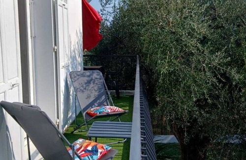 Saint-Martin-du-Var Apartment | APARTMENT for 5 people + 1 infant - PRIVATE GARDEN AND POOL; 5 min to amenities, 20 min to the beach