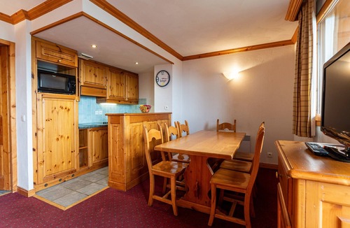 Plagne Centre Apartment | Apartment "Résidence Aspen" in the Alps with Mountain View, Ski-in/Ski-out, Garage, Pool